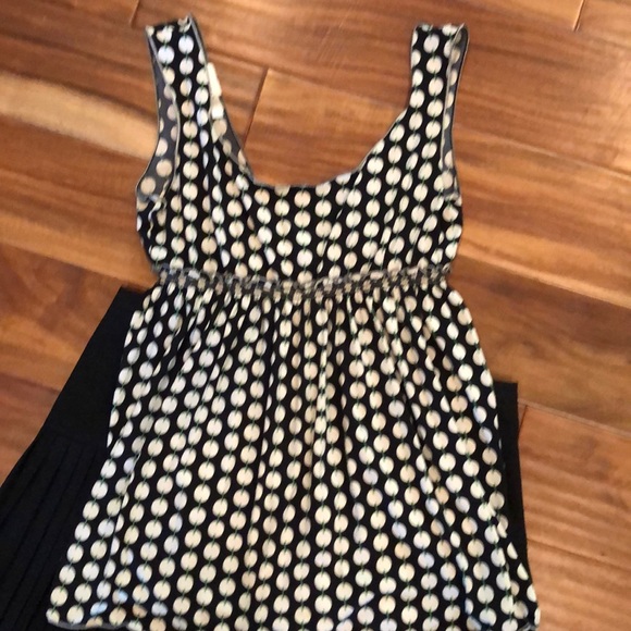 Max Studio Tops - Cute Polk a dot top